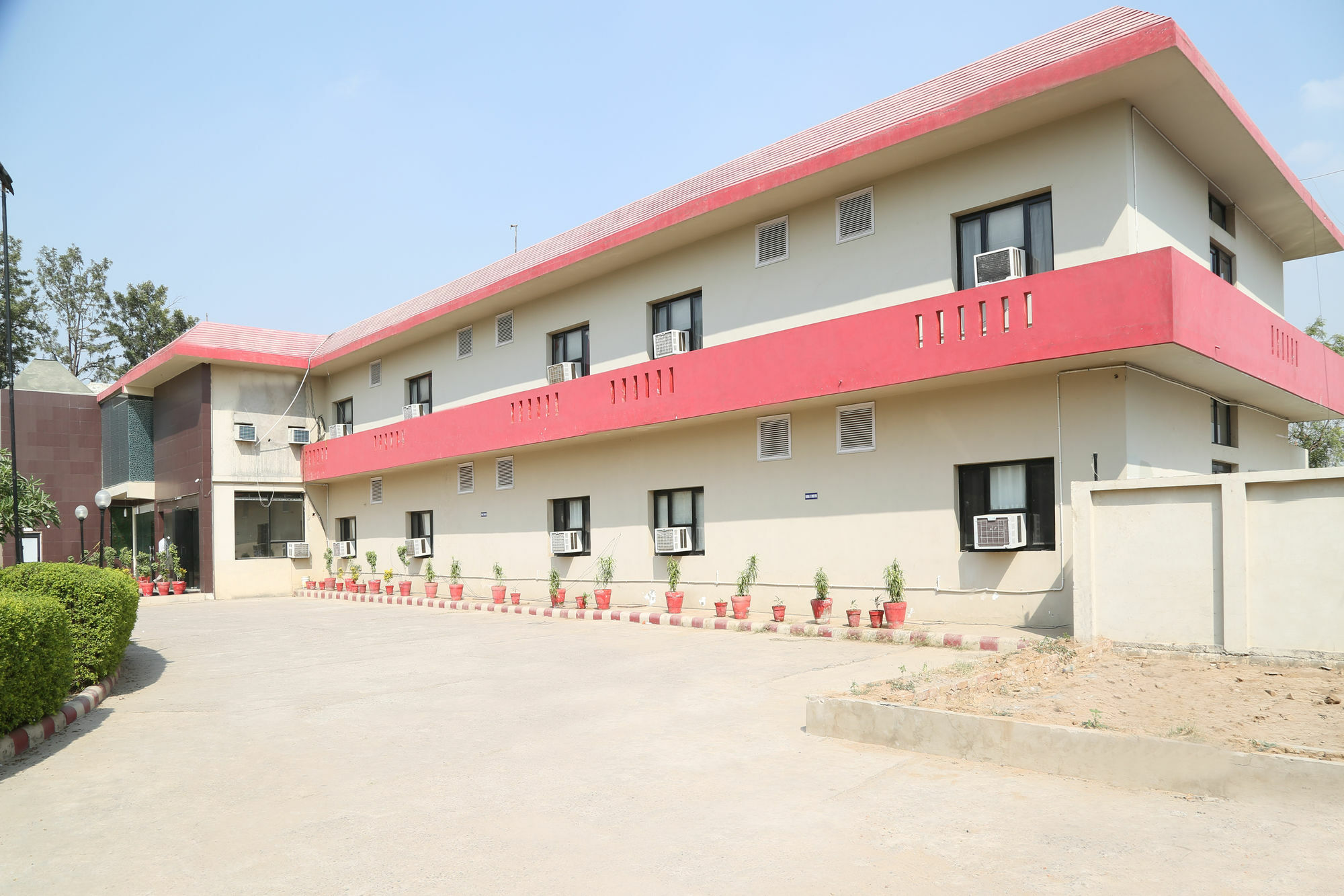 Pacific Inn Suryansh Hotel Gurgaon Bagian luar foto